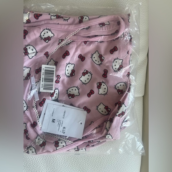 NWT FOREVER 21 SANRIO HELLO KITTY CAMI & SHORTS PAJAMA SET M. $29.99 - Picture 6 of 6